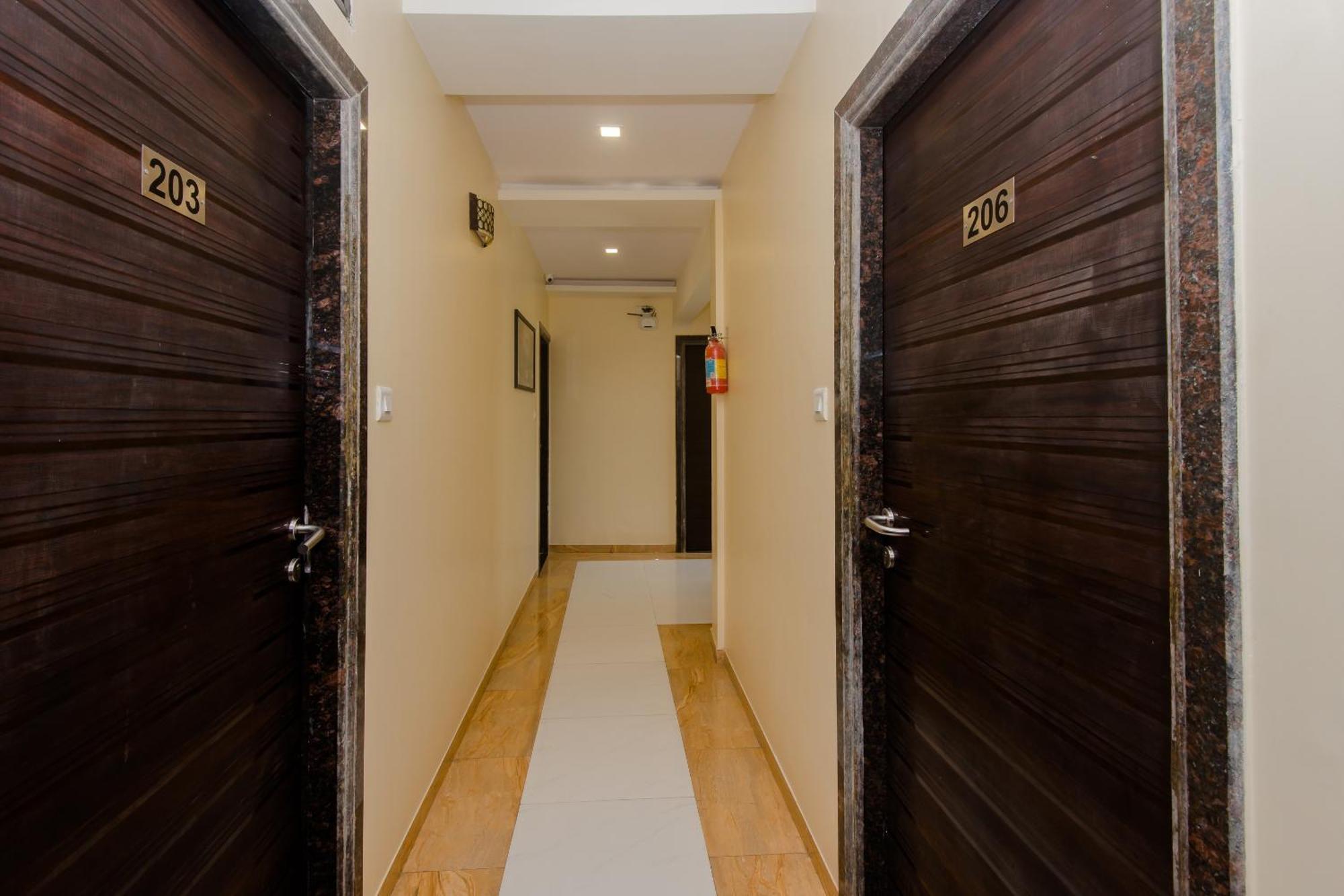 Hotel O Alfa Grand Near Chhatrapati Shivaji International Airport Bombaim Exterior foto